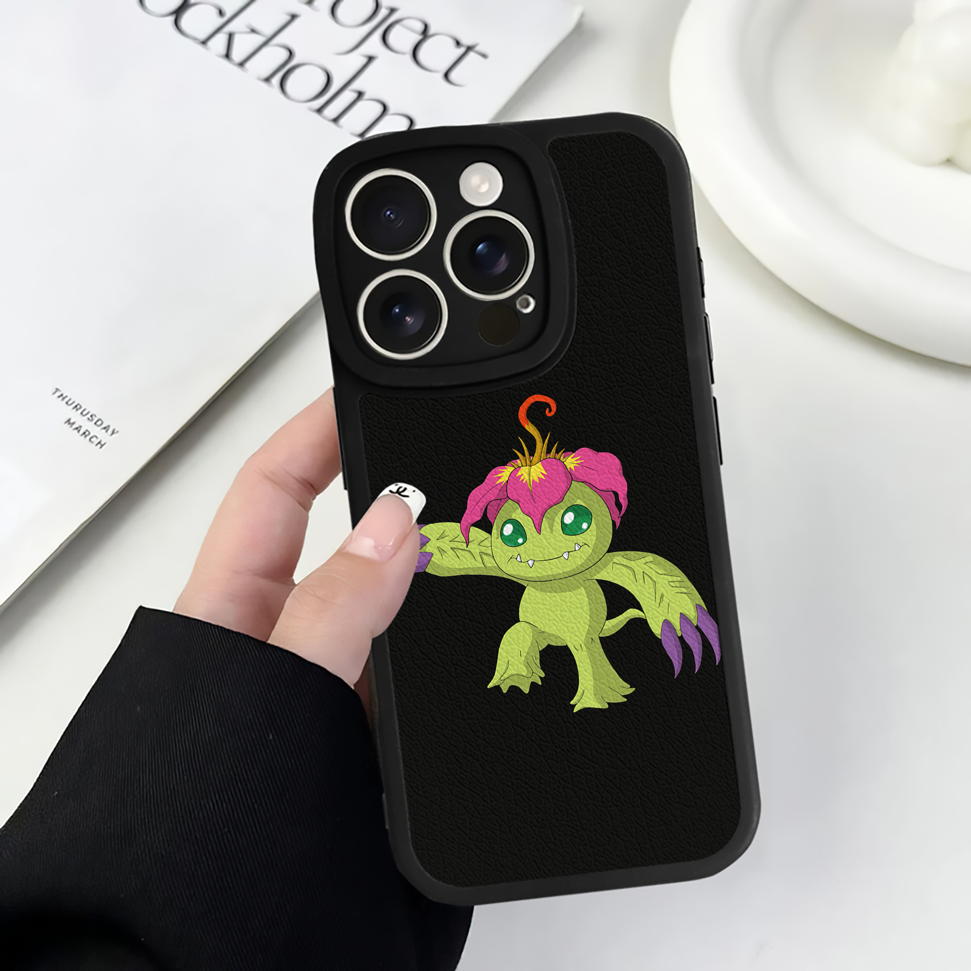 （画像用） Digimon デジタルモンスター/デジモン 【iPhone 16シリーズ対応】シリコンスマホケース（レザー調） 材質：シリコン
